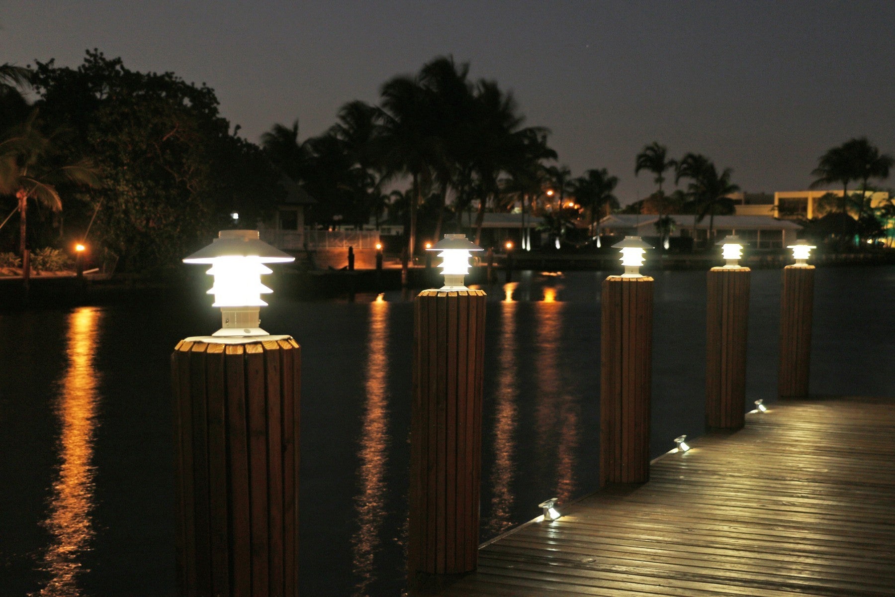 Solar Piling Light Boat Dock Piling Lights | Shelly Lighting